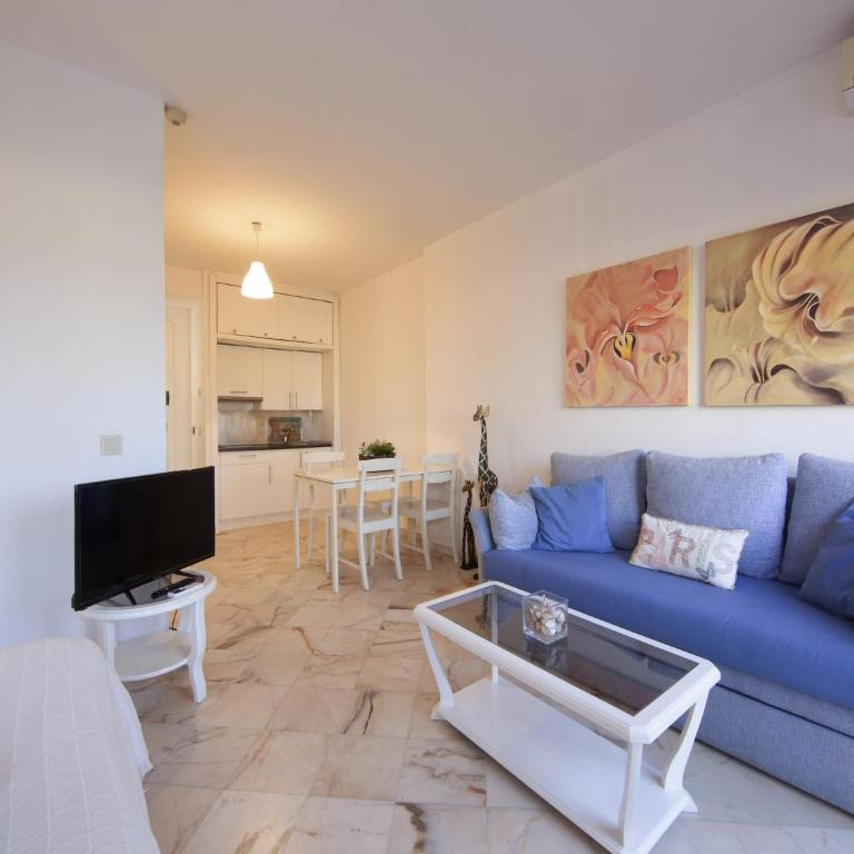 Studio in Marbella with Beachfront Pool - Apartamento - 2