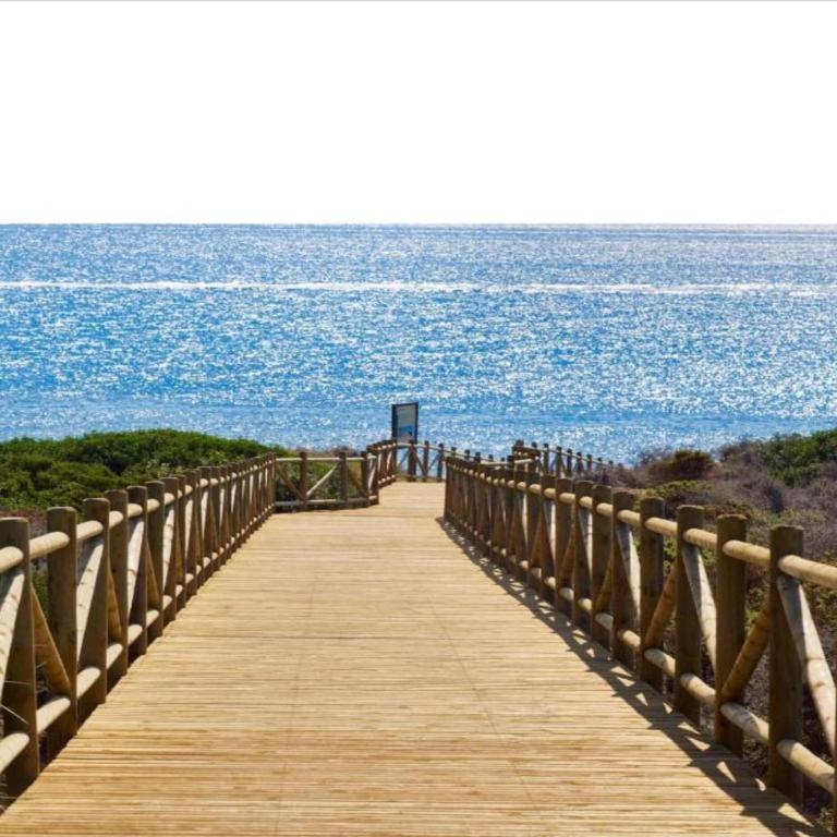 Studio in Marbella with Beachfront Pool - Apartamento - 33