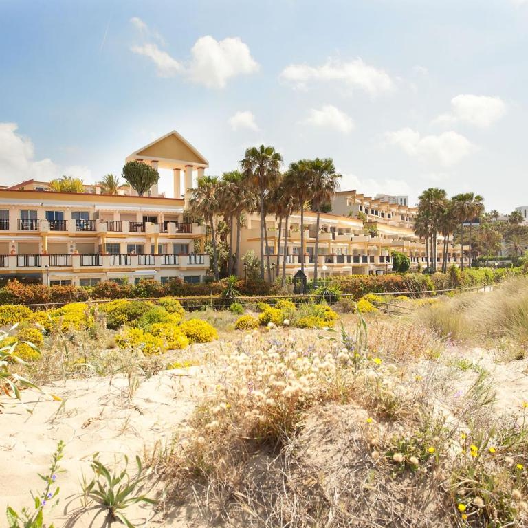 Studio in Marbella with Beachfront Pool - Apartamento - 7