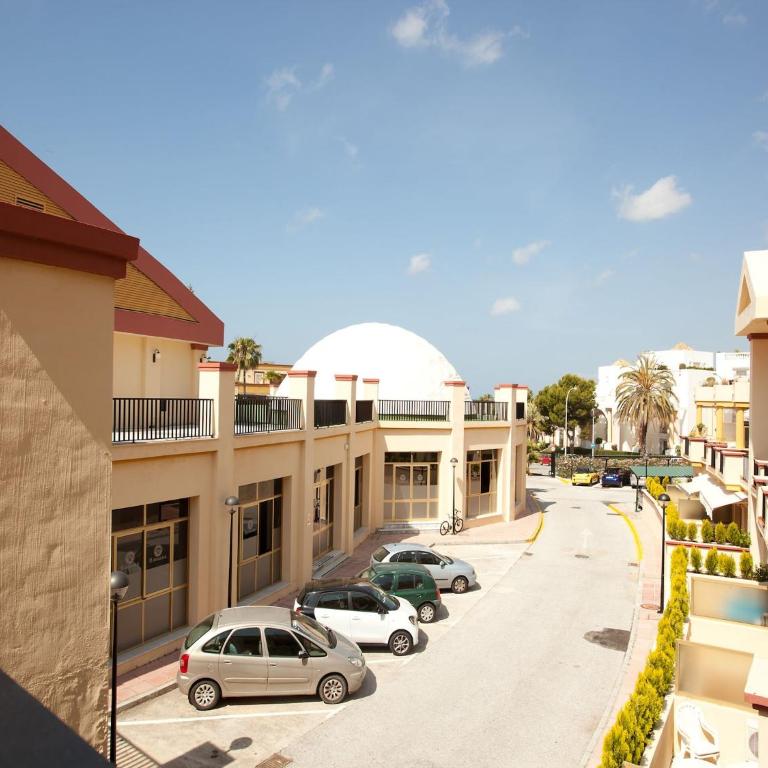 Studio in Marbella with Beachfront Pool - Apartamento - 25