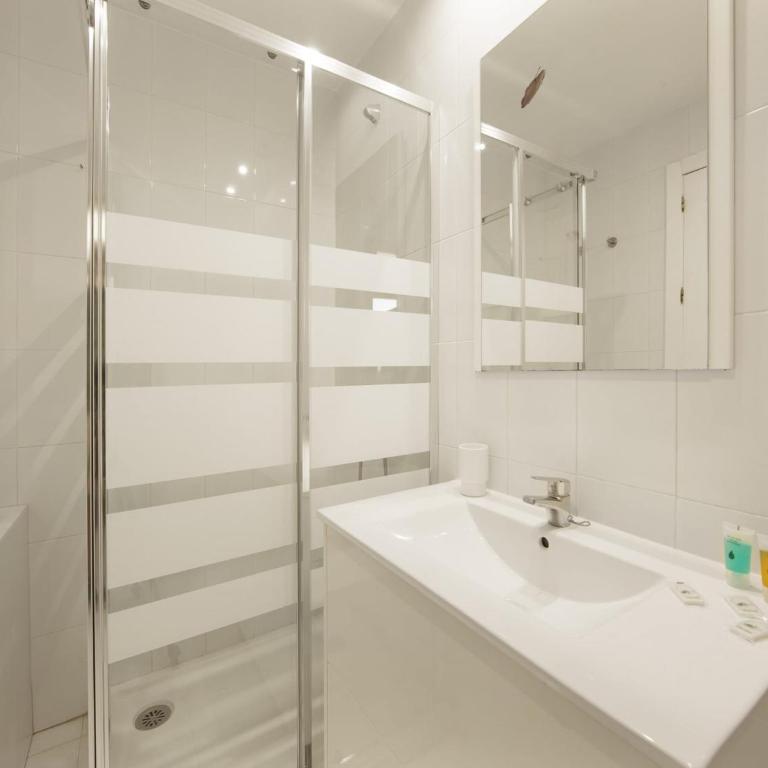 Studio in Marbella with Beachfront Pool - Apartamento - 19