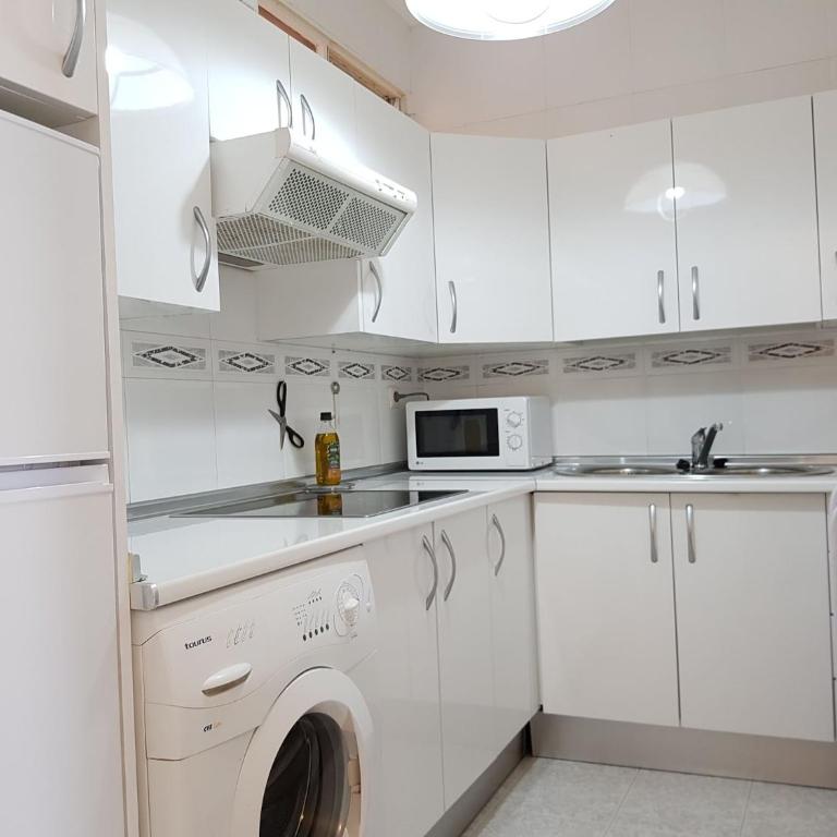 Apartment in Fuengirola by Mediterranean Beach - Apartamento de 1 dormitorio - 4