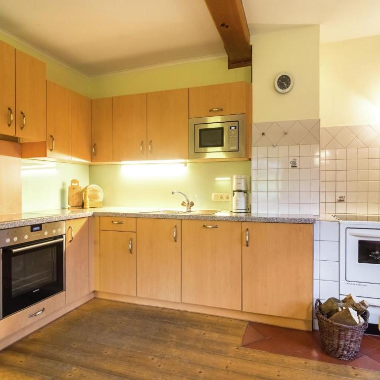 Farmhouse in St Johann im Pongau with Sauna - Ferienhaus mit 4 Zimmern - 6