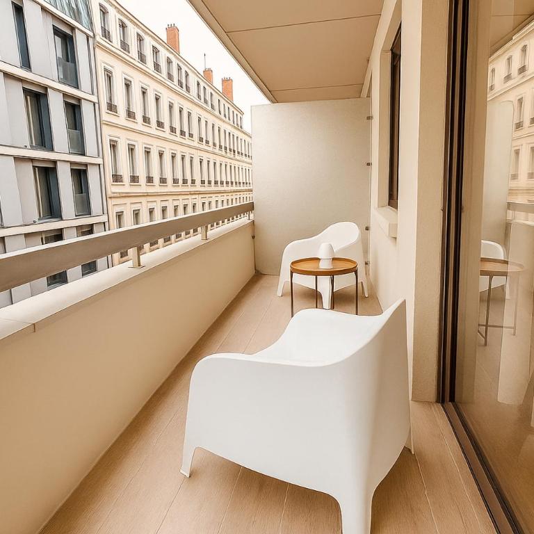 Blossom Suite-Hyper centre Jacuzzi Balcon clim - One-Bedroom Apartment - 5