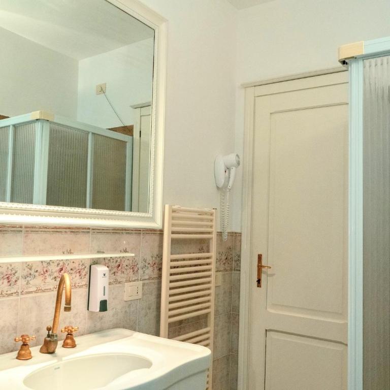 Holiday Home near Assisi with Pool - Two-Bedroom Holiday Home - 16