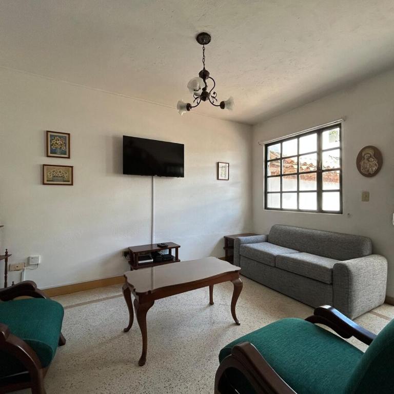 Casa Rosita Cerca a Plaza Mayor - Five-Bedroom House - 3