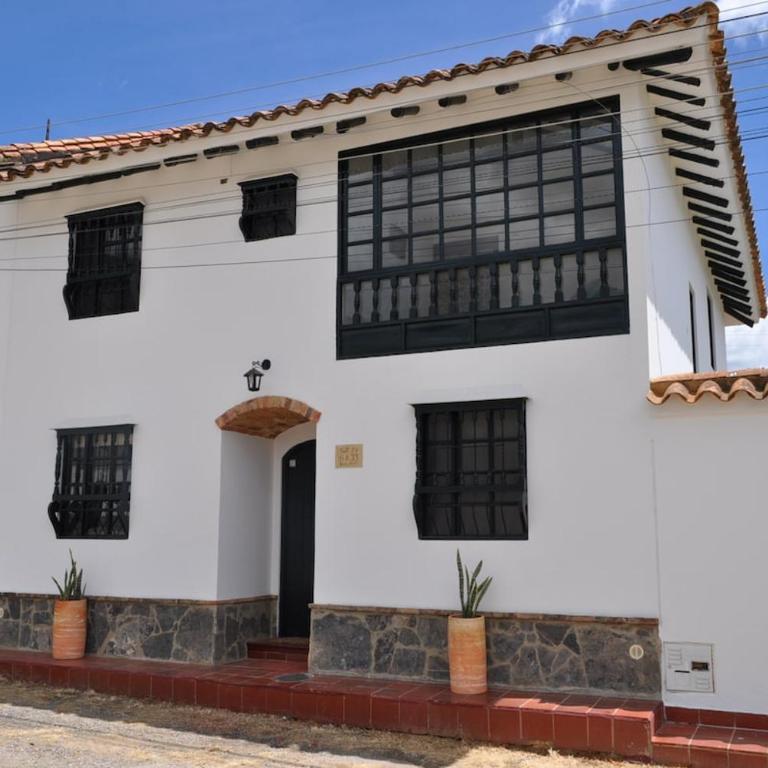 Casa Rosita Cerca a Plaza Mayor - Five-Bedroom House - 1