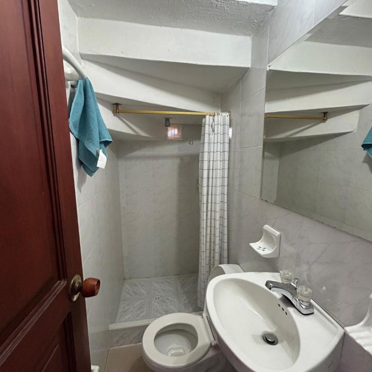 Casa Rosita Cerca a Plaza Mayor - Five-Bedroom House - 7