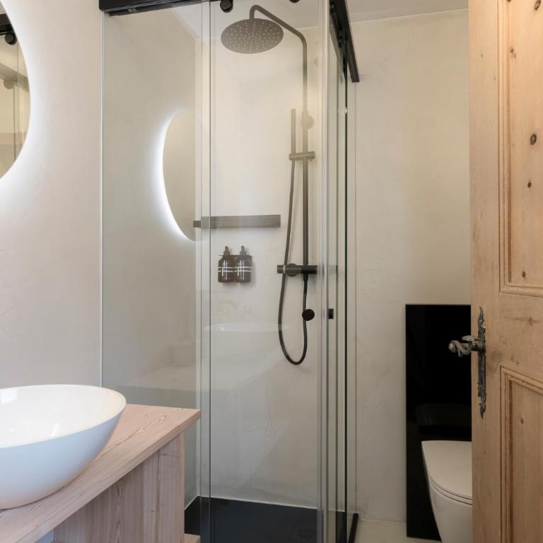 Boutique Hotel ÜJA - Doppelzimmer mit Balkon - 12