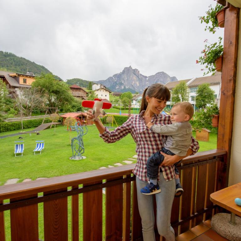 Aparthotel Kastel Seiser Alm - Two-Bedroom Apartment with Balcony or Garden - 1