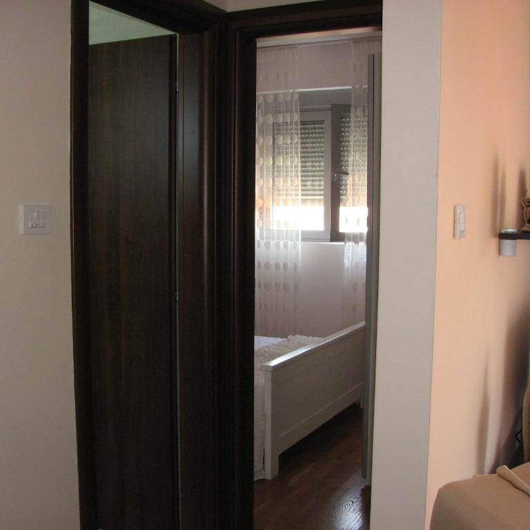 Apartment B&S - One-Bedroom Apartment with Balcony - 80