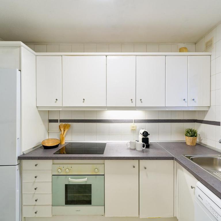 Marbella Lunamar Jardín 4Hab - Four-Bedroom Apartment - 17
