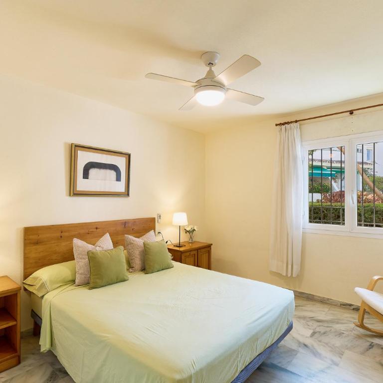 Marbella Lunamar Jardín 4Hab - Four-Bedroom Apartment - 20