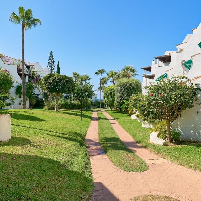 Marbella Lunamar Jardín 4Hab - Four-Bedroom Apartment - 23