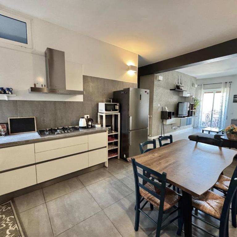 Casa Fradella - Appartamento con 2 Camere da Letto e Balcone - 1