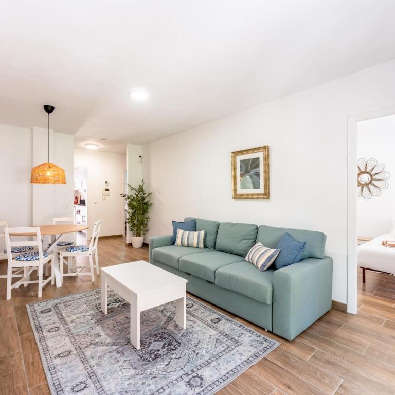 2-Bed in Heart of Los Boliches Pass the Keys - Apartamento de 2 dormitorios - 1