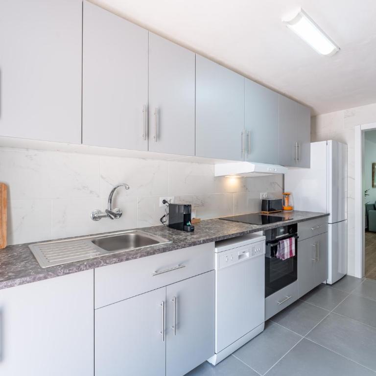 2-Bed in Heart of Los Boliches Pass the Keys - Apartamento de 2 dormitorios - 8