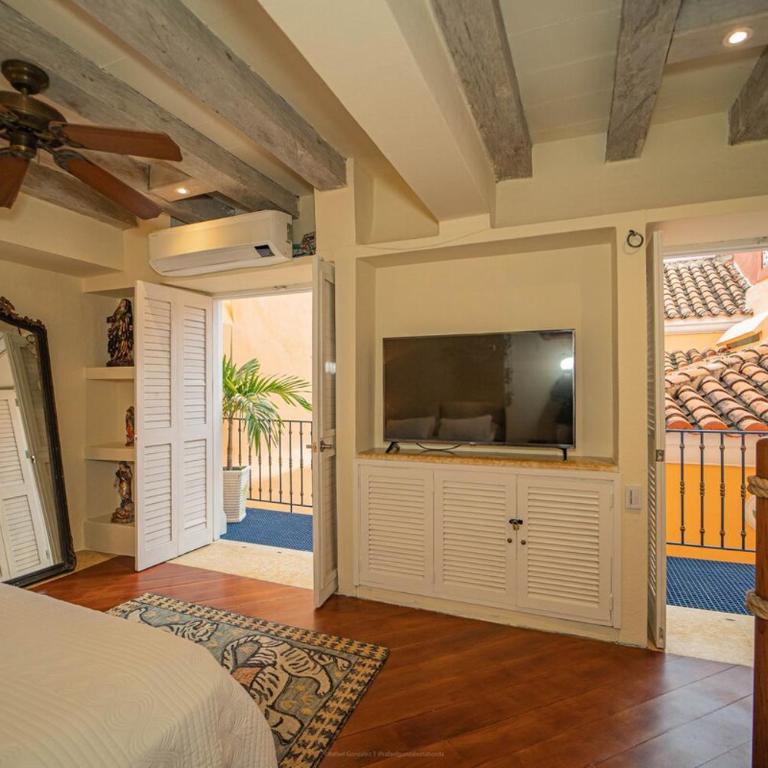 Niña Maria pool House Plaza San Diego, Downtown! - Three-Bedroom House - 22