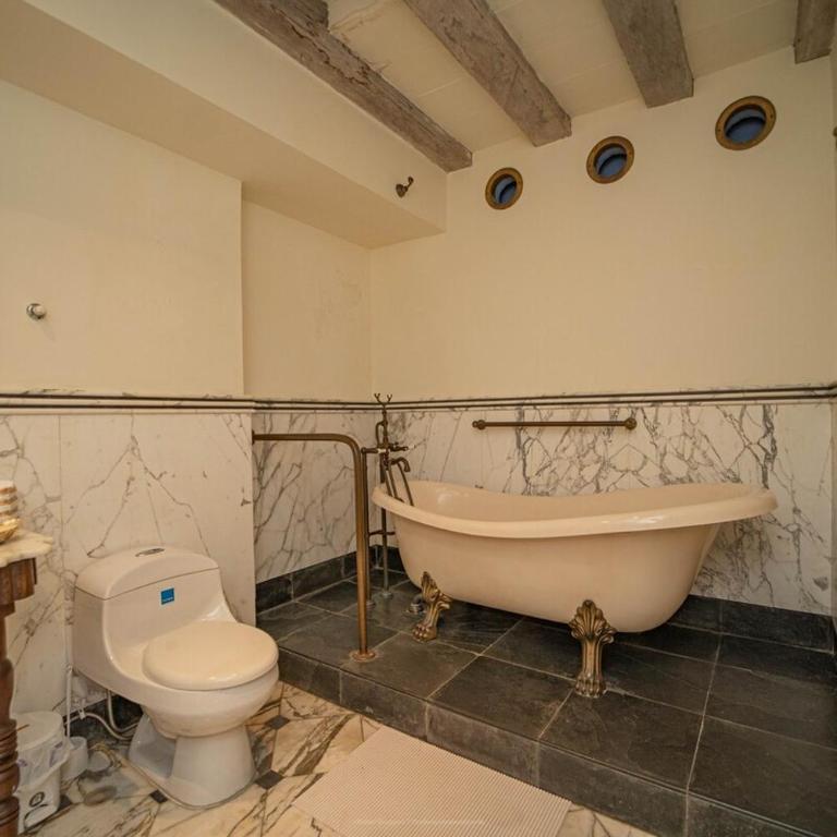 Niña Maria pool House Plaza San Diego, Downtown! - Three-Bedroom House - 24