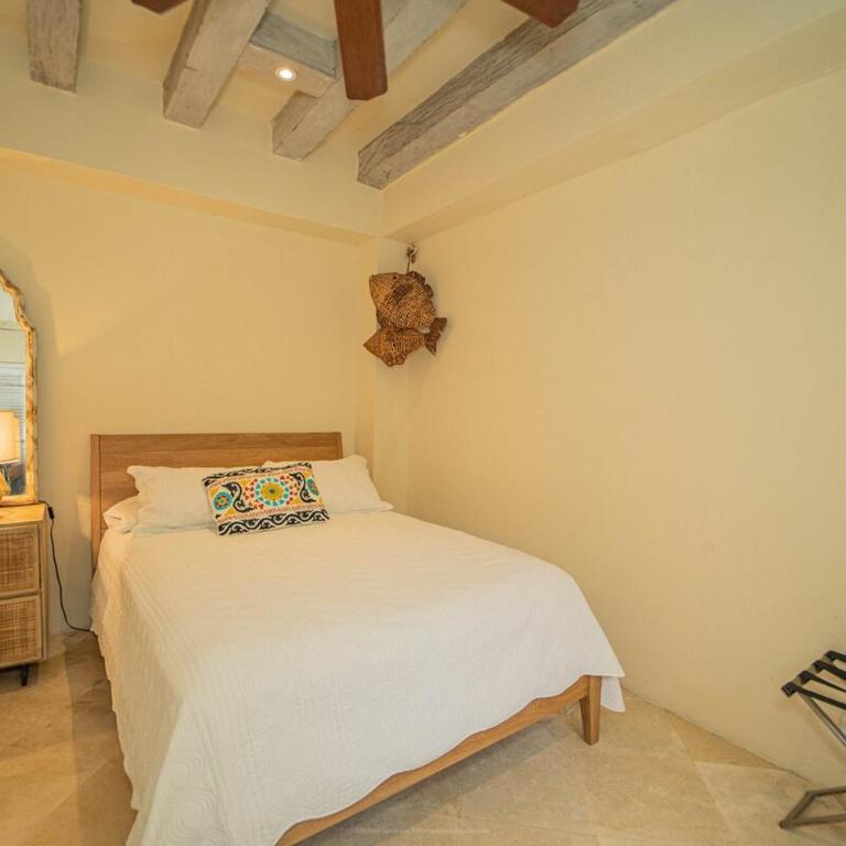 Niña Maria pool House Plaza San Diego, Downtown! - Three-Bedroom House - 16