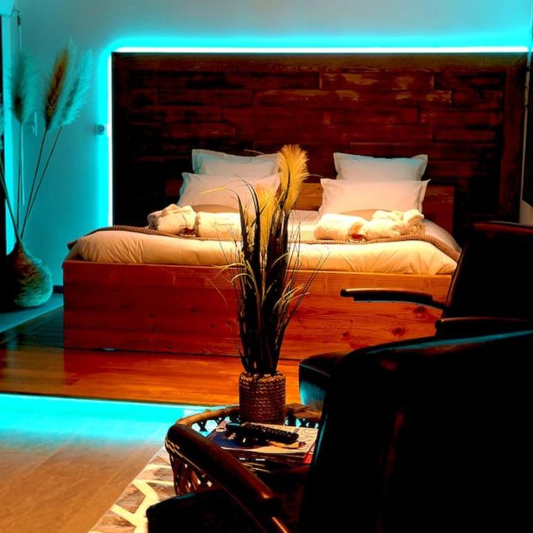 Cocon D'amour En Luberon - Chambre Spa a proximite de l'Isle sur la Sorgue - Chambre Lit King-Size avec Baignoire Spa - 1