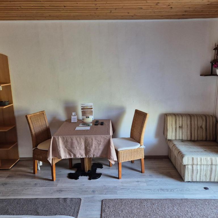 Landhaus Dersch - Studio avec Terrasse - 12