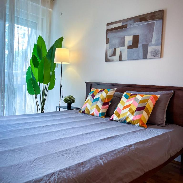 Yugo & Slavija - Deluxe One-Bedroom Apartment with City View - 1