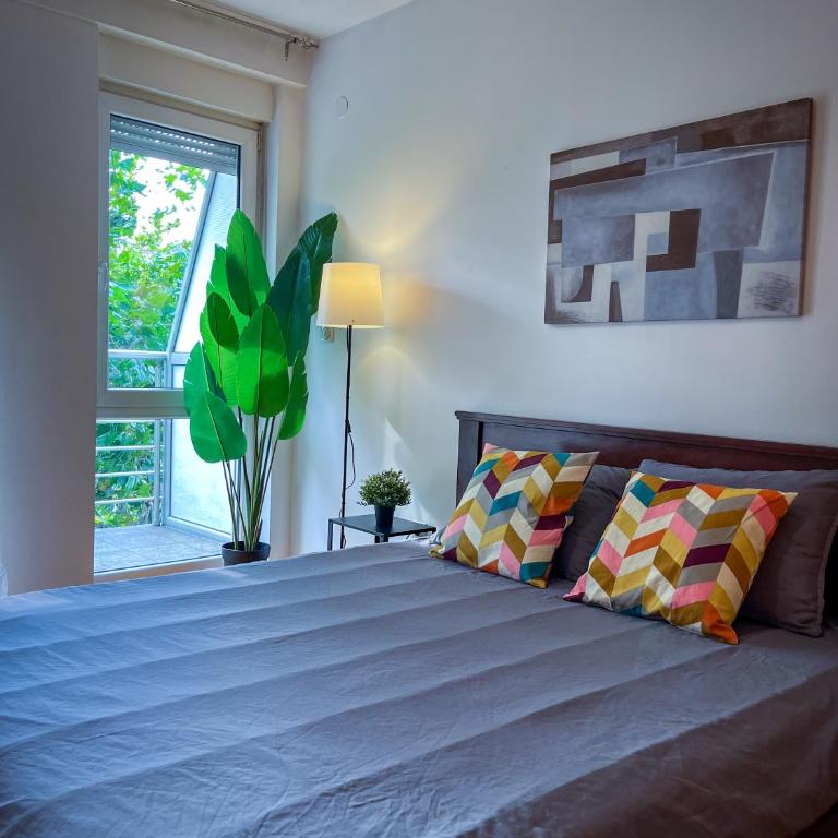Yugo & Slavija - Deluxe One-Bedroom Apartment with City View - 17
