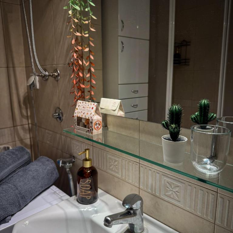 Yugo & Slavija - Deluxe One-Bedroom Apartment with City View - 32