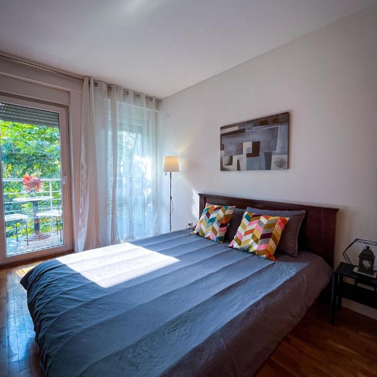 Yugo & Slavija - Deluxe One-Bedroom Apartment with City View - 39
