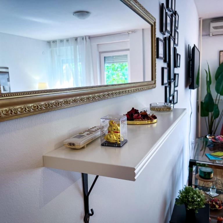 Yugo & Slavija - Deluxe One-Bedroom Apartment with City View - 41
