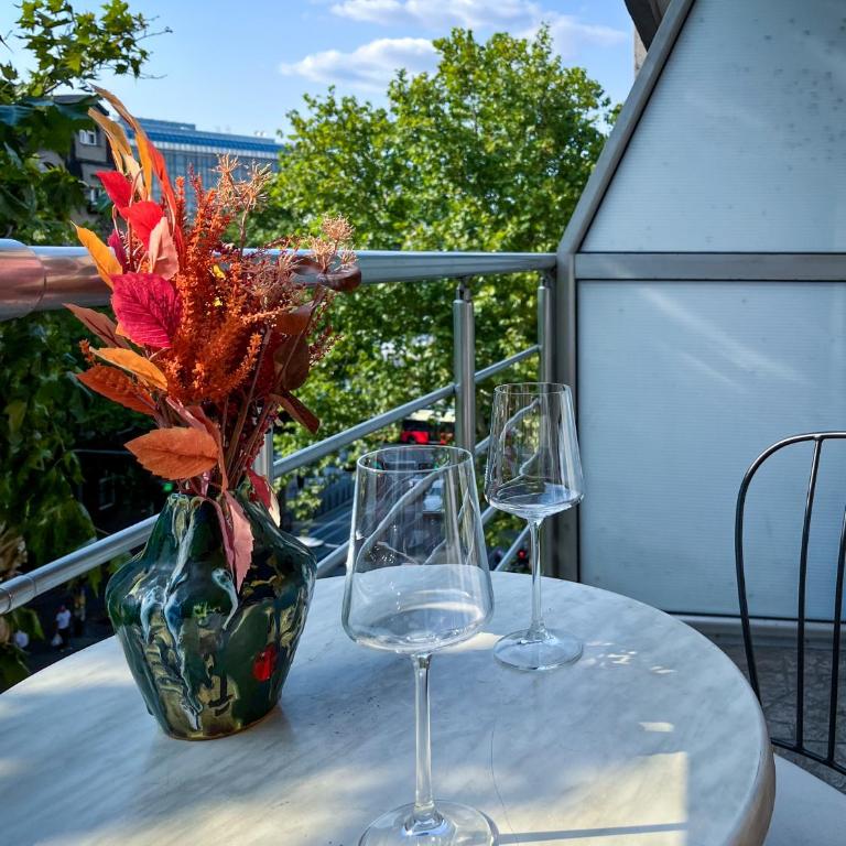 Yugo & Slavija - Deluxe One-Bedroom Apartment with City View - 49