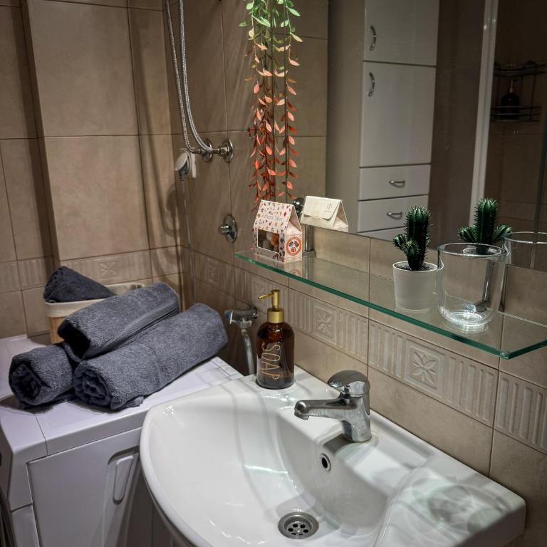Yugo & Slavija - Deluxe One-Bedroom Apartment with City View - 51