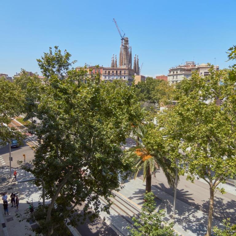 Diagonal Apartments - Three-Bedroom Apartment - 3