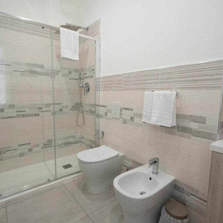 B&B da Mia e Giù - Camera Matrimoniale con Bagno Privato - 3