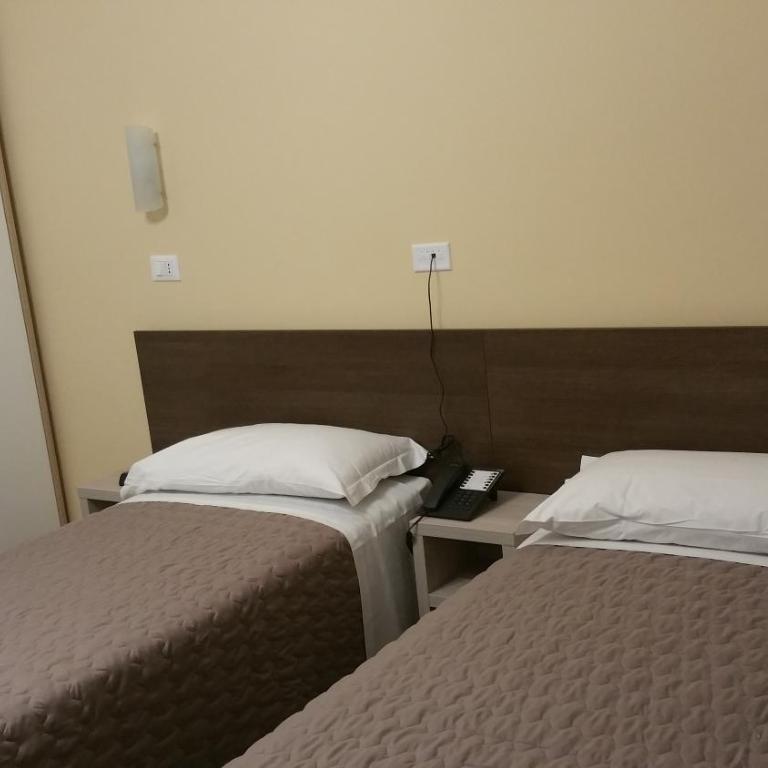 Hotel Tommaseo - Double or Twin Room - 9