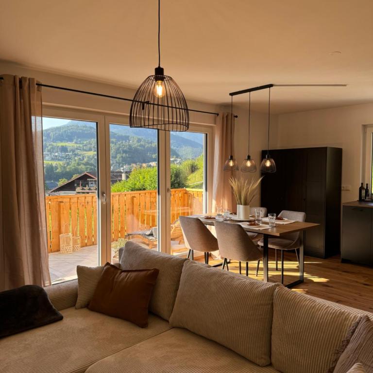 Neubau, Bergpanorama, gute Lage, Tiefgarage - Apartment mit 2 Schlafzimmern - 1
