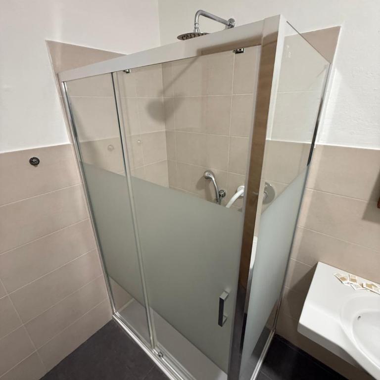 Sc Residence Parma - Camera Matrimoniale Standard con Bagno in Comune - 2