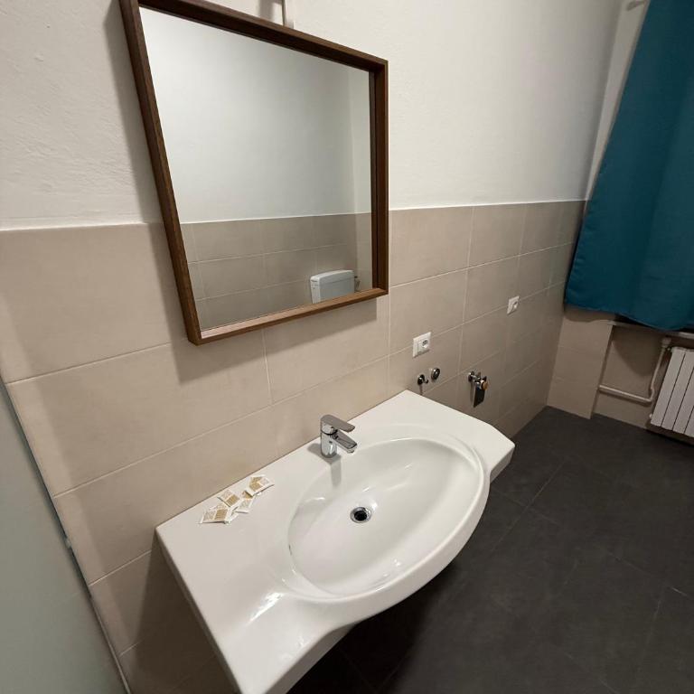 Sc Residence Parma - Camera Matrimoniale Standard con Bagno in Comune - 5