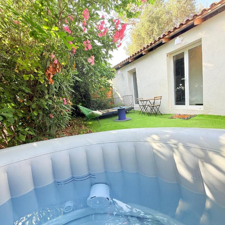Maison Mer, Campagne et ville Calme au soleil avec jacuzzi - Ferienhaus - 1