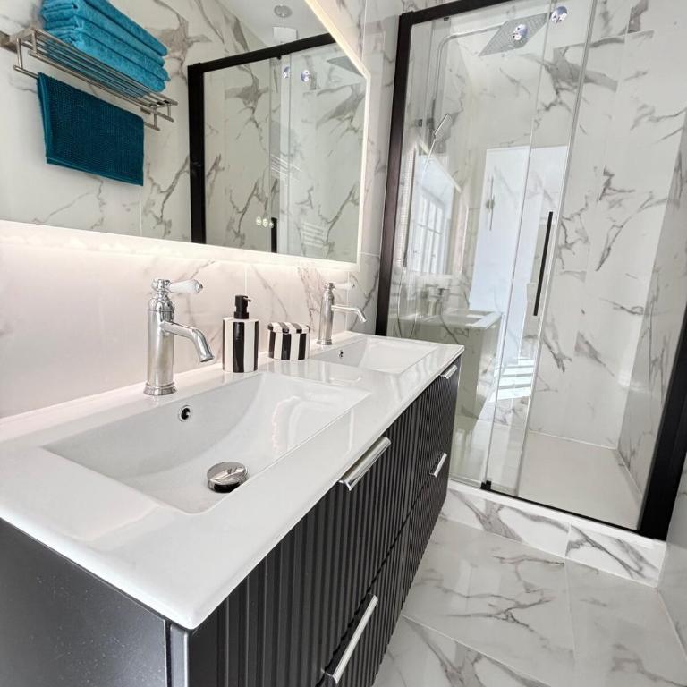 CHEZ CLAIRE 5 - Place Capitole122m2, Jacuzzi, Ciné - Four-Bedroom Luxury Apartment - 17