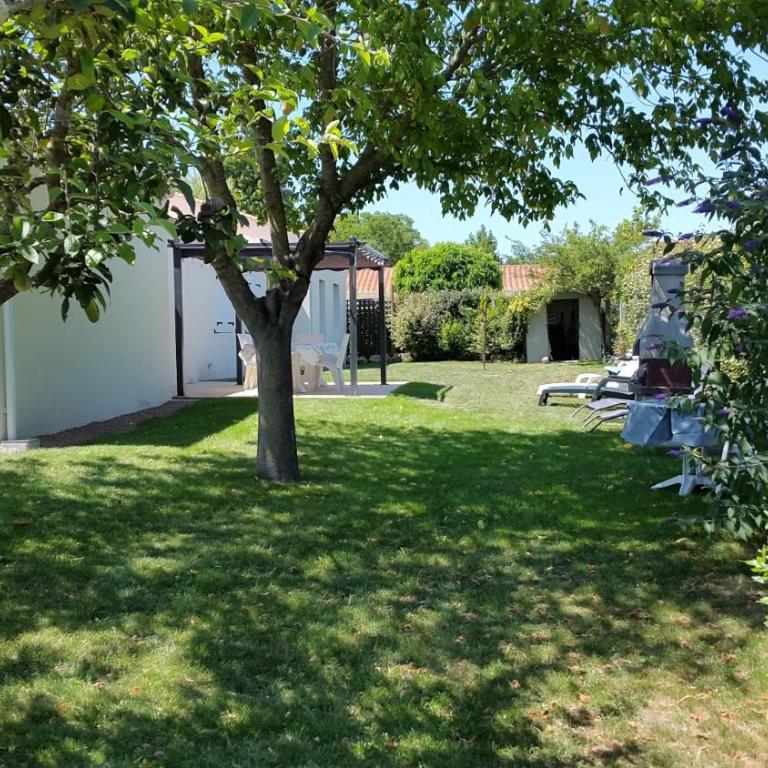Maison de vacances - Four-Bedroom House - 1