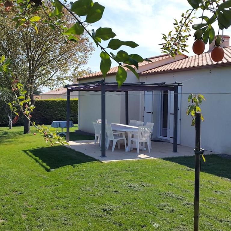 Maison de vacances - Four-Bedroom House - 10