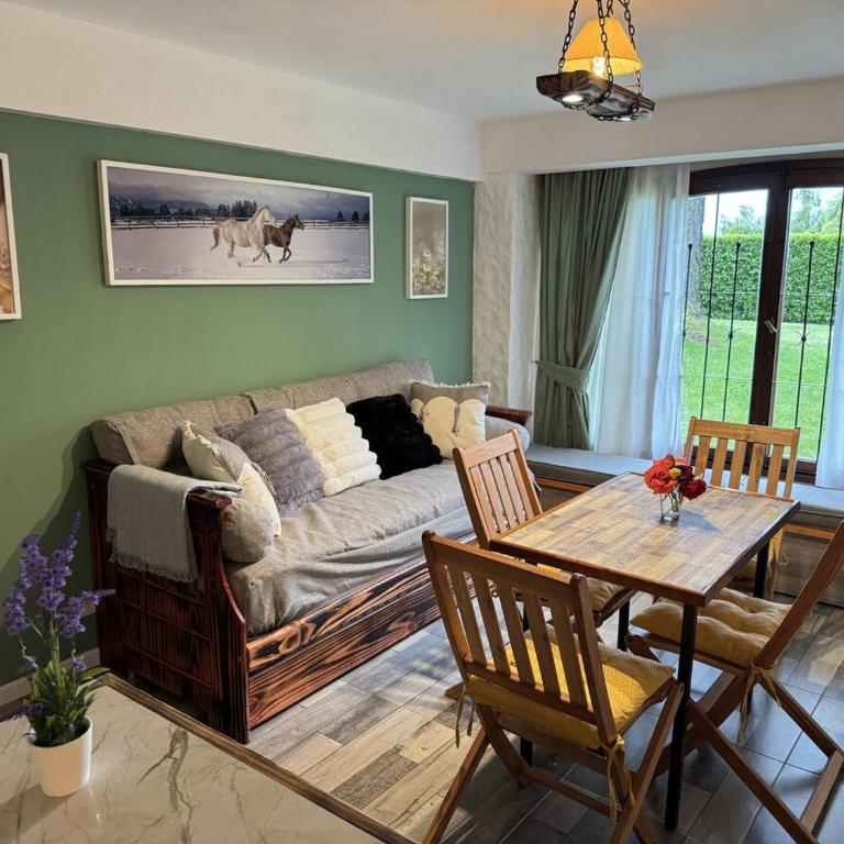Departamento con vista al lago cerros y parque - Apartamento Loft de 1 dormitorio - 17