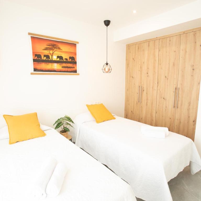 GOZAMENA Villa 168 PRIVATE Heated POOL and JACUZZY - Three-Bedroom Villa - 13