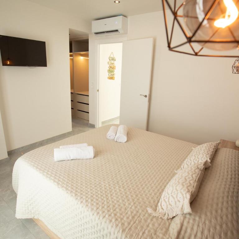 GOZAMENA Villa 168 PRIVATE Heated POOL and JACUZZY - Three-Bedroom Villa - 9