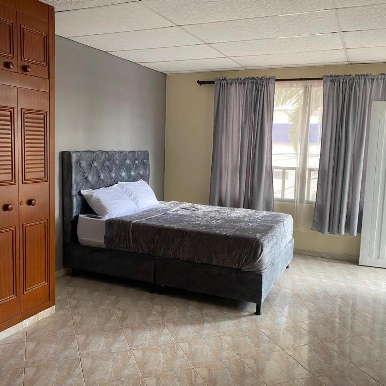 Habitaciones en Armenia, Quindio- fundadores - Habitación Familiar con balcón - 5