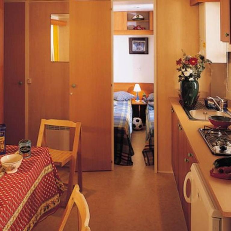 Mobil-home 6 pers avec terrasse à Bormes-les-Mimosas - API-1-52-361 - Mobile Home - 4