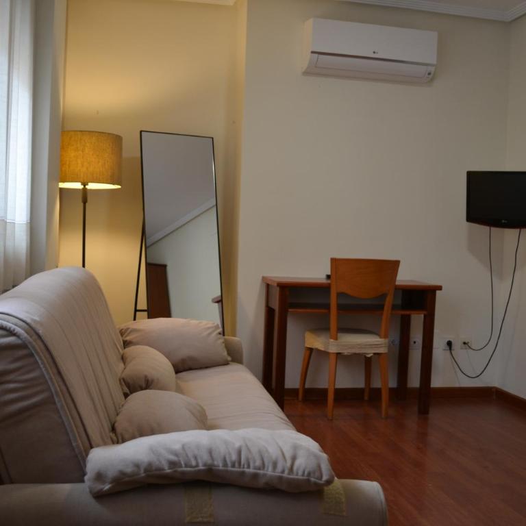 Apartahotel FC Catedral - Habitación Doble Estándar con sofá - 5