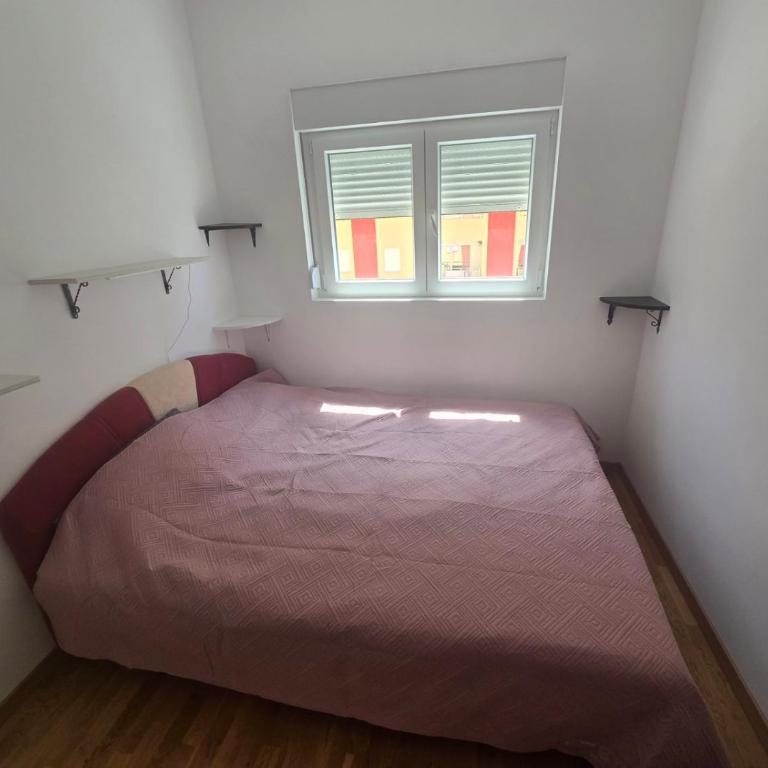 Apartman 44 Bečići - Two-Bedroom Apartment - 3